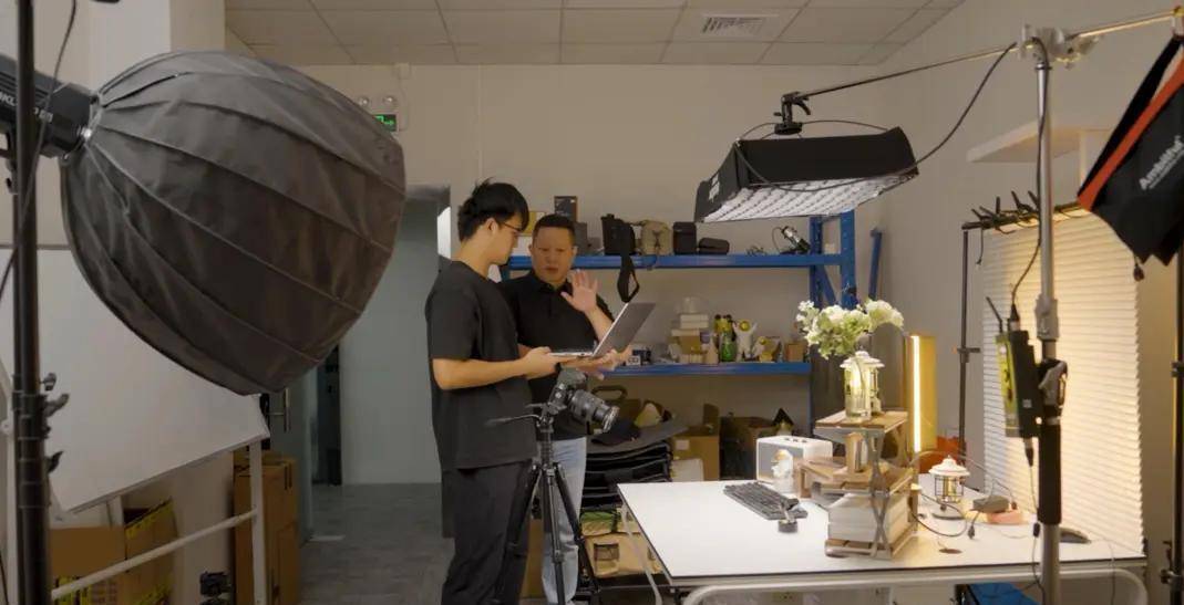 产品年销过亿反内卷成行业第一pg电子平台小伙逆袭！做小(图7)