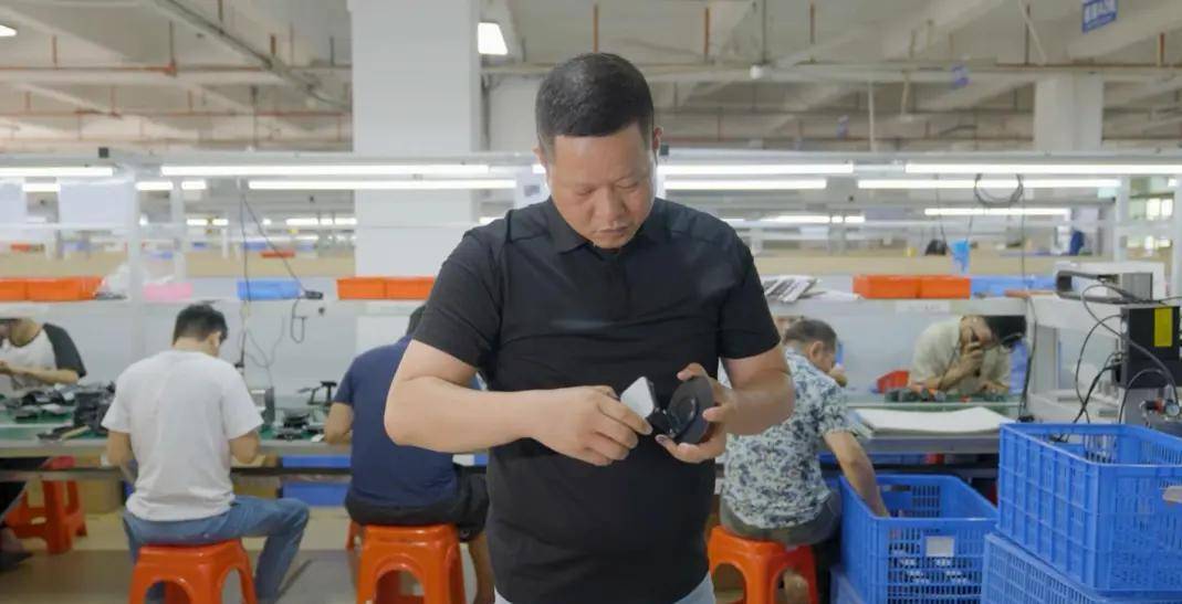 产品年销过亿反内卷成行业第一pg电子平台小伙逆袭！做小(图2)